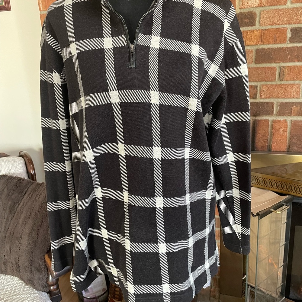 Black and White Plaid Women’s sweater